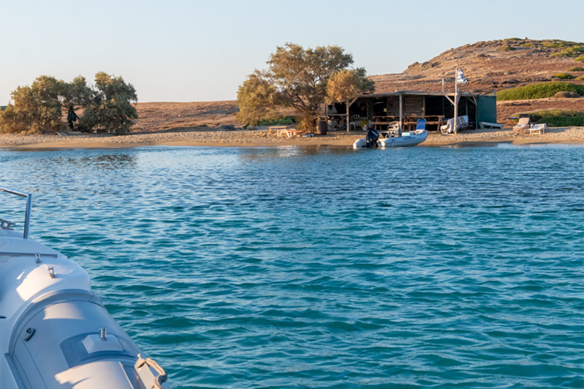 Private boat trip on Syros — the northern coast and hidden coves by Syros Key